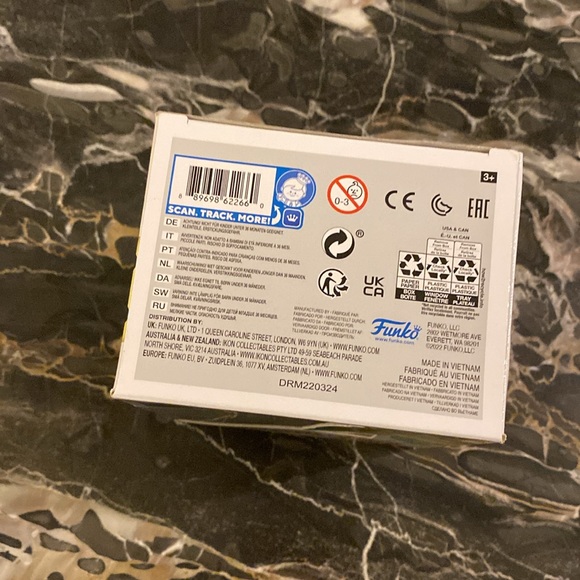 Leafeon Pokemon Funko Pop (866) - Lightly Used with Original Box - Picture 9 of 15